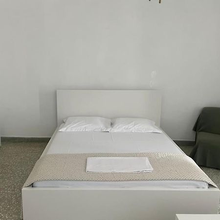 Cozy, Spacious, Newly Renovated Flat In Adamas エクステリア 写真