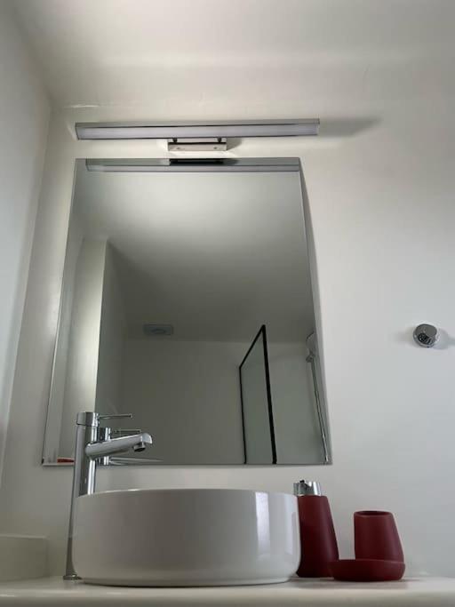 Cozy, Spacious, Newly Renovated Flat In Adamas エクステリア 写真