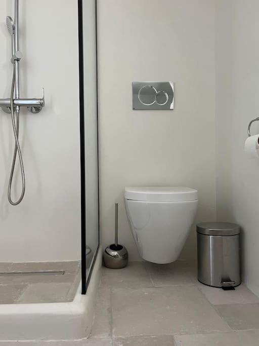 Cozy, Spacious, Newly Renovated Flat In Adamas エクステリア 写真