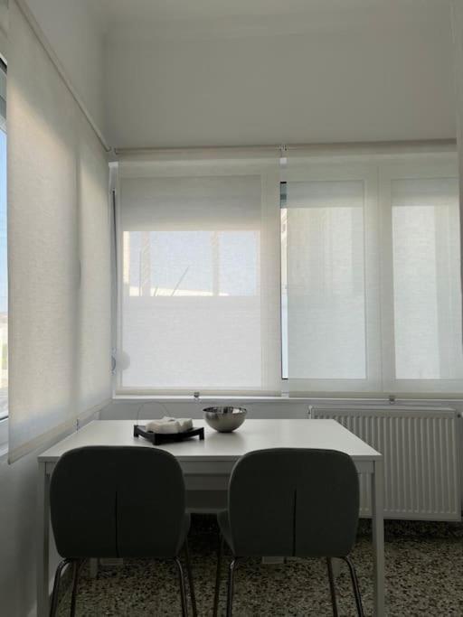 Cozy, Spacious, Newly Renovated Flat In Adamas エクステリア 写真