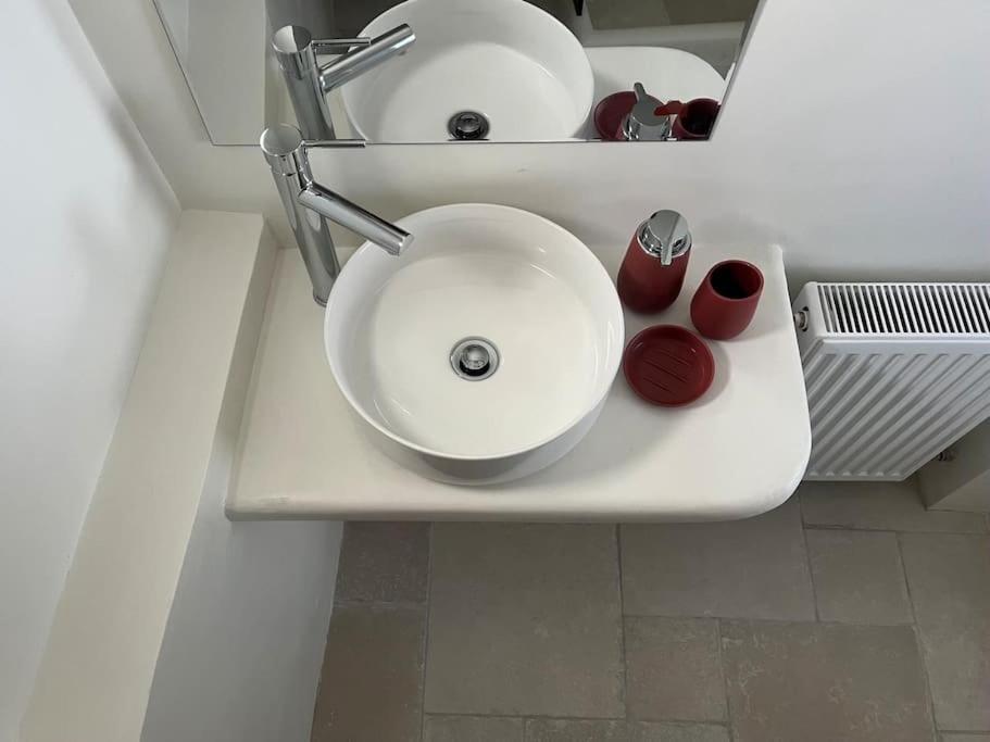 Cozy, Spacious, Newly Renovated Flat In Adamas エクステリア 写真